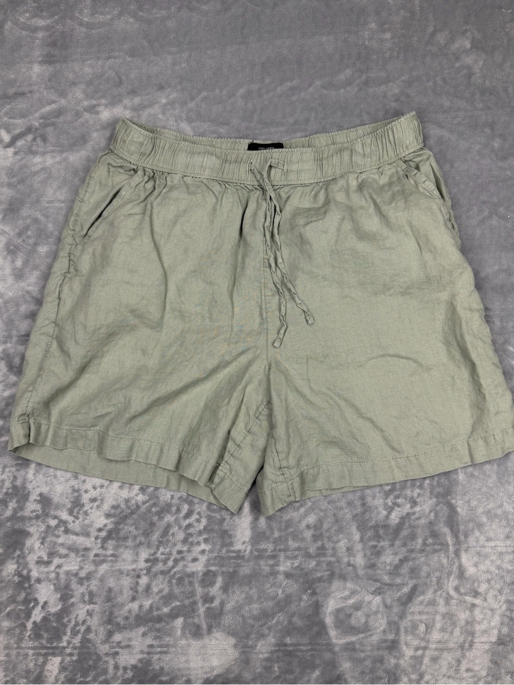 Tahari 100% Linen Drawstring Sage Green Shorts‎